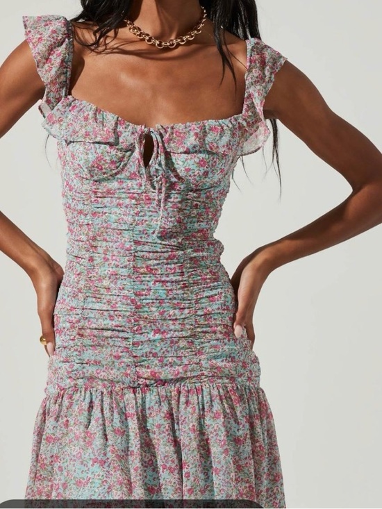 Astr Dresses & Skirts - Astr Floral Ruched Midi Dress in Pink & Mint